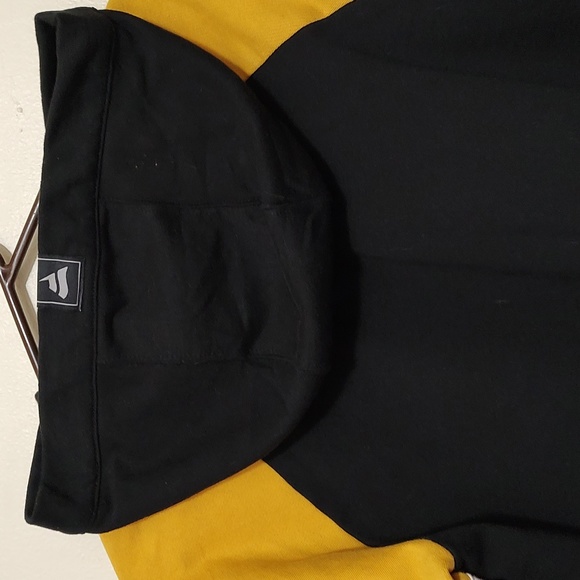 Woman's Fanatics Pittsburgh Penguins Hoodie - Picture 5 of 7